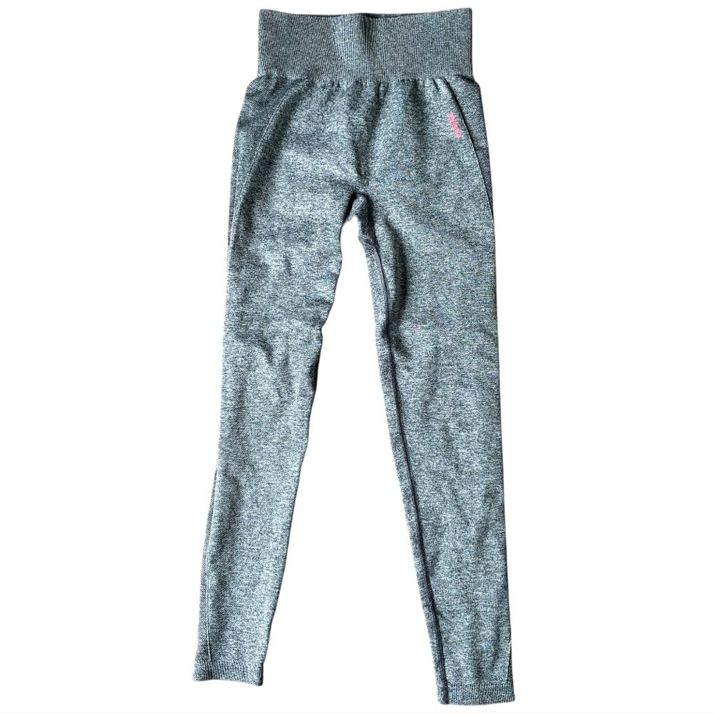 Gymshark Gray Leggings Sleek Form-Fitting Design